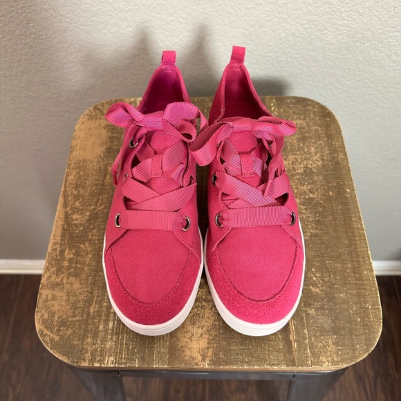 New Koolaburra by UGG Canvas Suede Ribbon Lace Sneakers - Picture 7 of 10